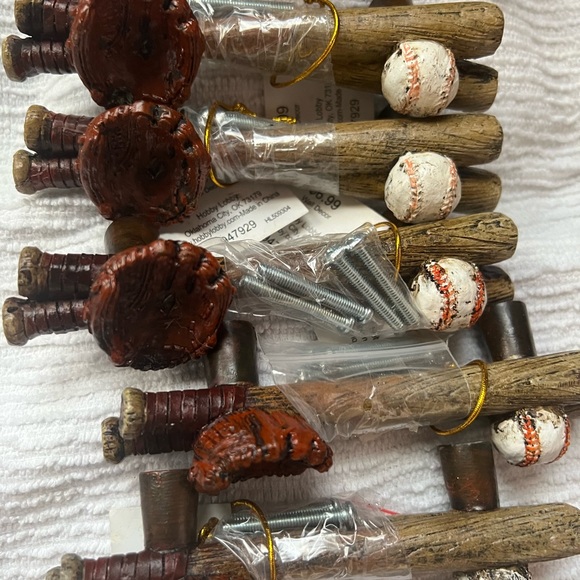19pc Baseball Bedroom Set Glove Bat baseball bank, pull knobs, light plates, - Picture 10 of 14
